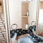 4 Etoiles, 6 Personnes, Climatisation, Parking, Piscine, Wi-fi Lejlighed Hyères