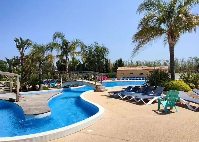 4 Etoiles, 6 Personnes, Climatisation, Parking, Piscine, Wi-fi Ιέρ